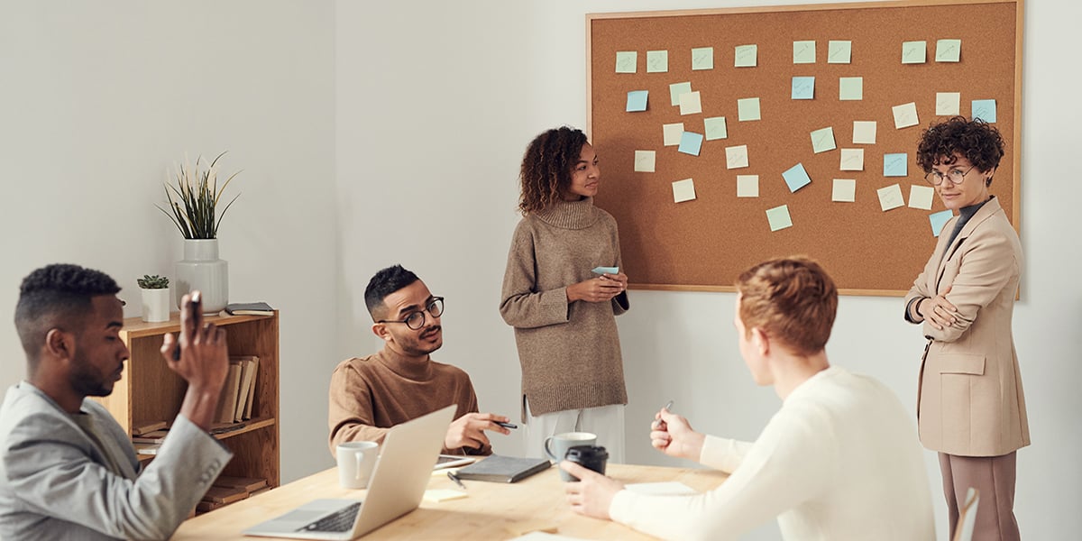 Professional training in communication techniques adapted to modern professional environments